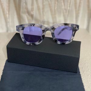 Akila Apollo sunglasses light purple lenses